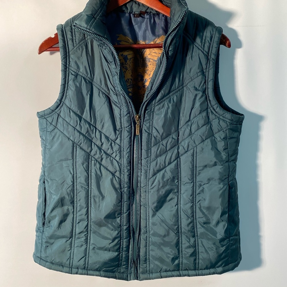 TXT - Womens puffer vest. Size L